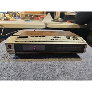 Vintage General Electric GE Digital Alarm Clock Radio Buzzer Model 7-4634B AM/FM